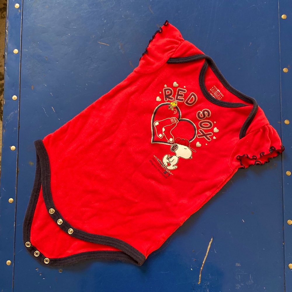 Perfect little Red Socks Peanust onesie - 18 mos